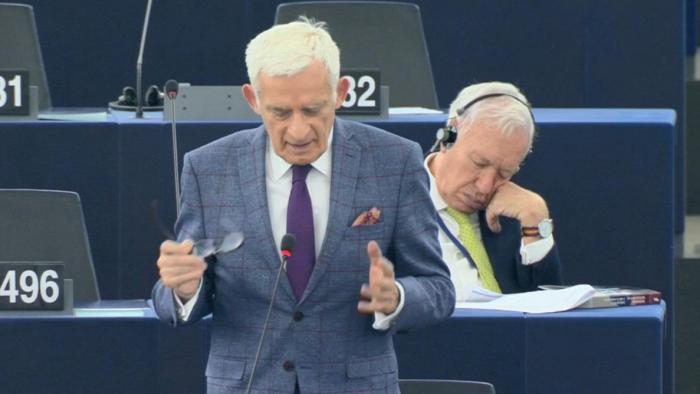 garcia margallos se queda dormido en el parlamento europeo 5 700x394